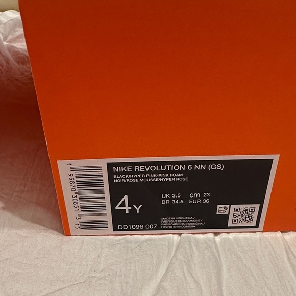 Nike Women's Black and Pink Athletic -size 4 Shoes - Picture 2 of 6